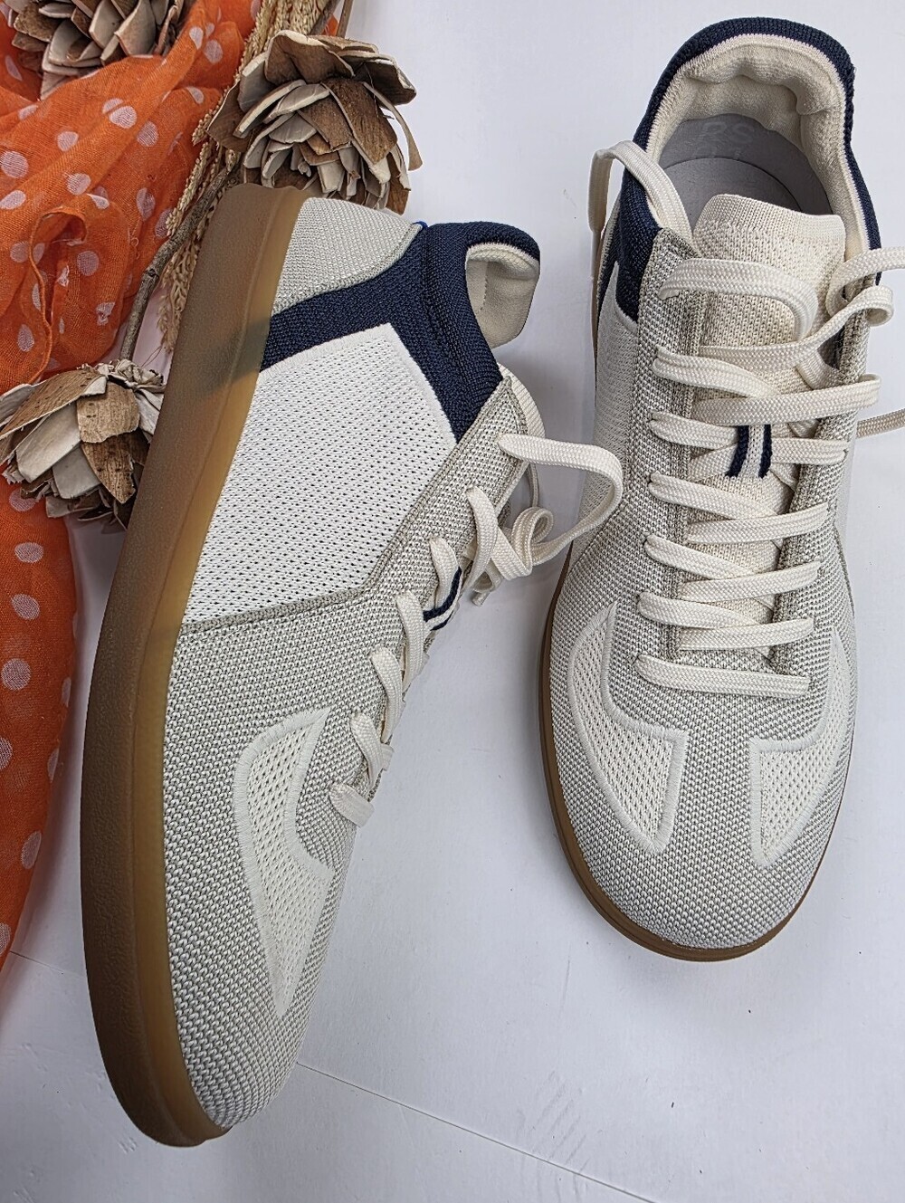 New Rothy's men's White Beige & Navy Knit Sneaker Sz 9m - Picture 3 of 9